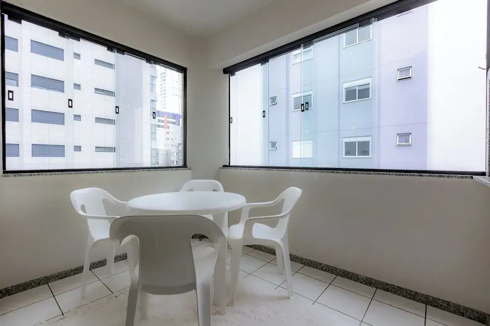 Apto c Churrasqueira e Garagem 300m da Praia