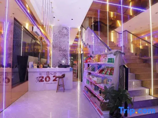 UK eSports Hotel（Liantang Baigang Metro Station）