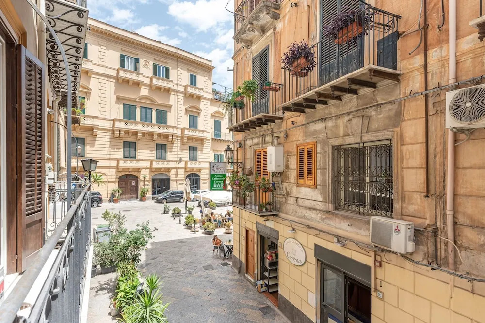 Metam Apartment in the City Center by Wonderful Italy