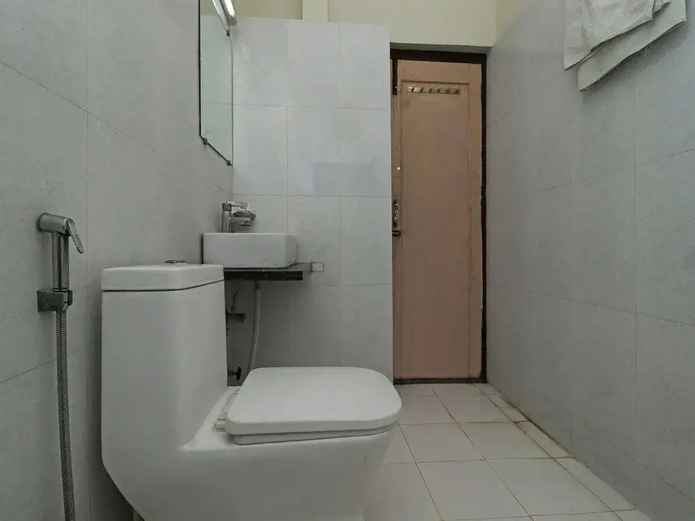 Hotel Girish