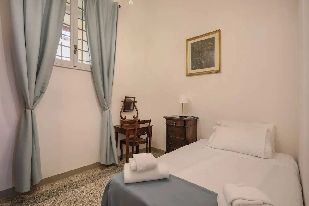 2 Bedroom Apartment in Florences Heart
