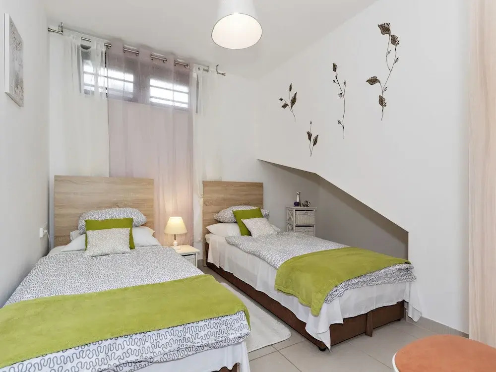Modern Apartment with Seaview, Private Terrace And Pool,Only 150m From the Beach