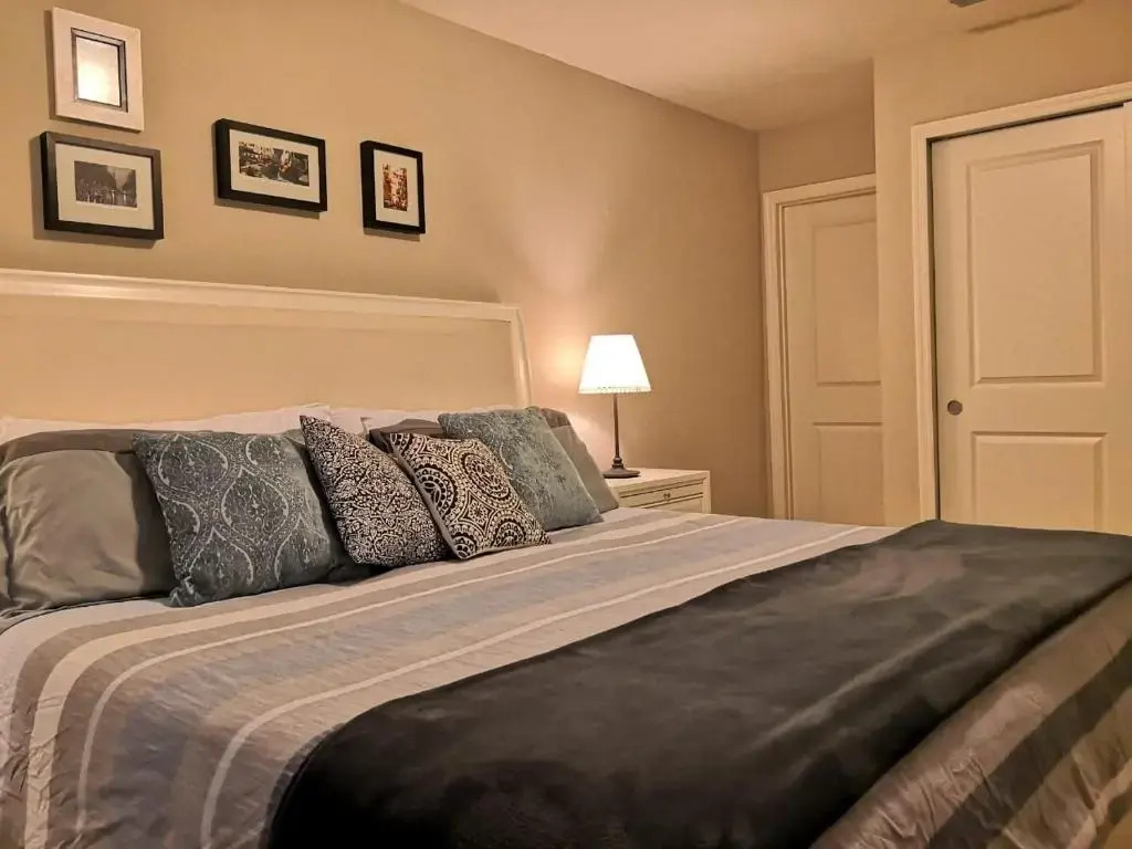 Splendid 4 Bedroom Home Close to Disney 5168A