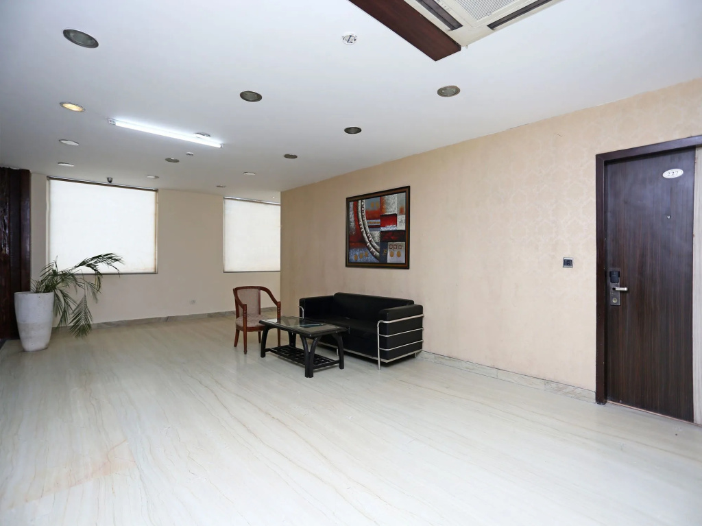 OYO 10968 Hotel Almati 1
