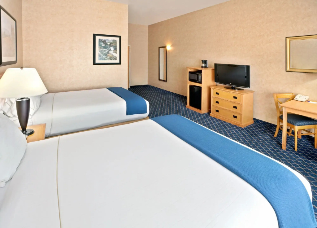 Holiday Inn Express & Suites Cheney by IHG