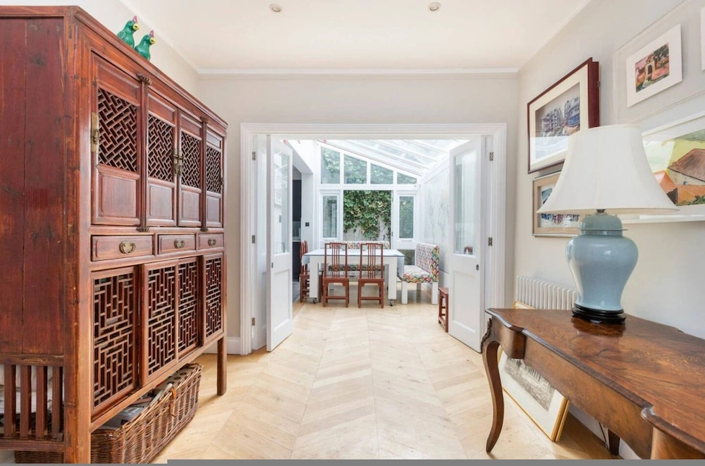 Whoops-a-daisy 3 Bedroom in Notting Hill
