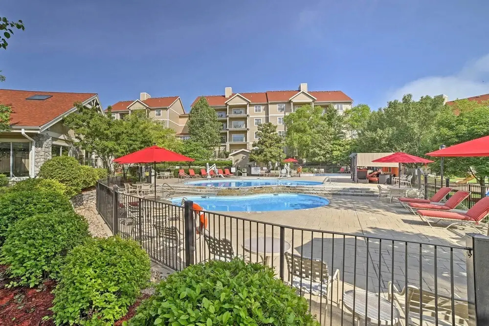 3 Mi to 76 Strip: Condo w/ Hot Tub Access!