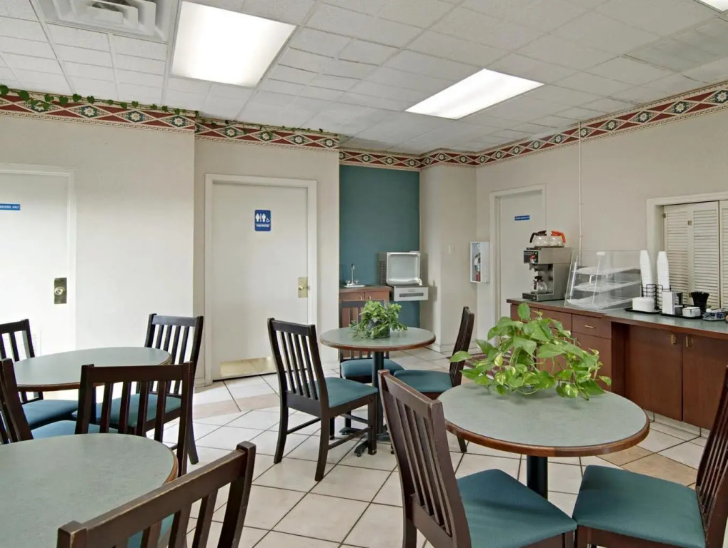 Americas Best Value Inn & Suites - Memphis Graceland
