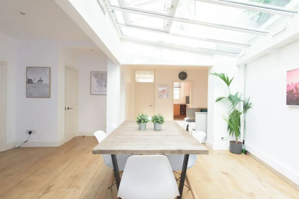 The Harrods Mews - Modern 4BDR Mews Home with Rooftop Terrace & Garage