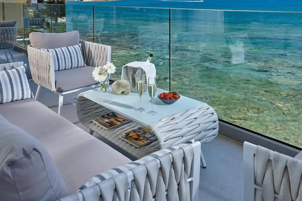 Seafront Apartments by Myseasight