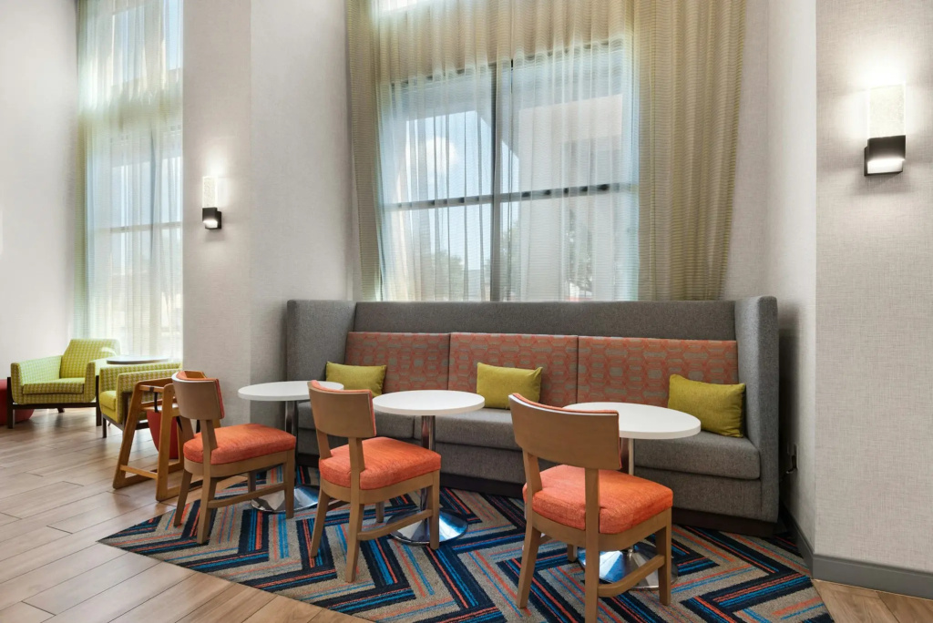 Hampton Inn & Suites Pensacola I-10 N at University Town Plaza
