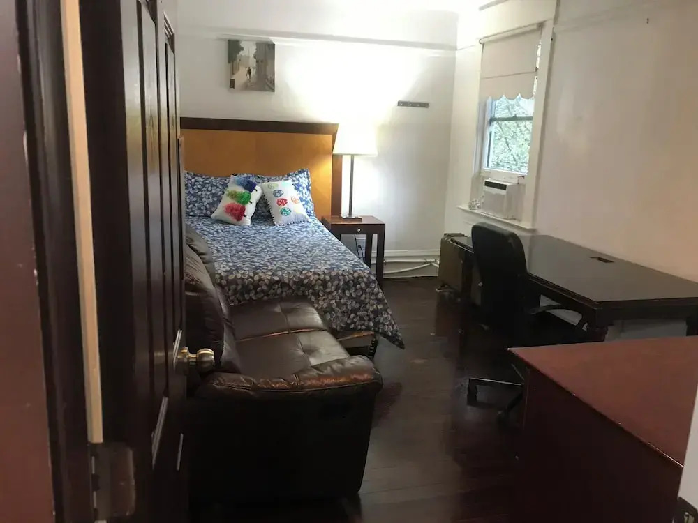 West Broadway guesthouse