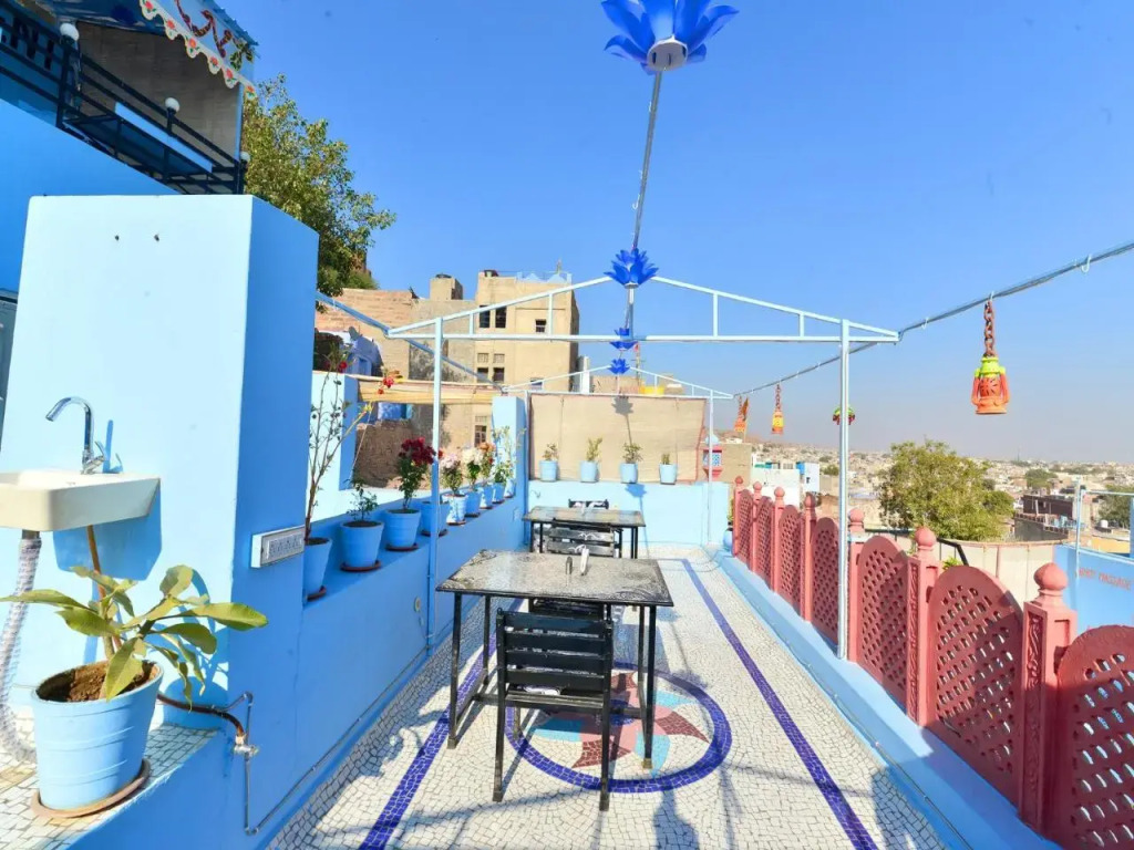 L G Guest House