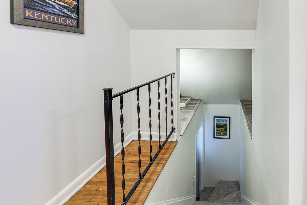 Lovely Lexington Home: 4 Mi to Downtown!