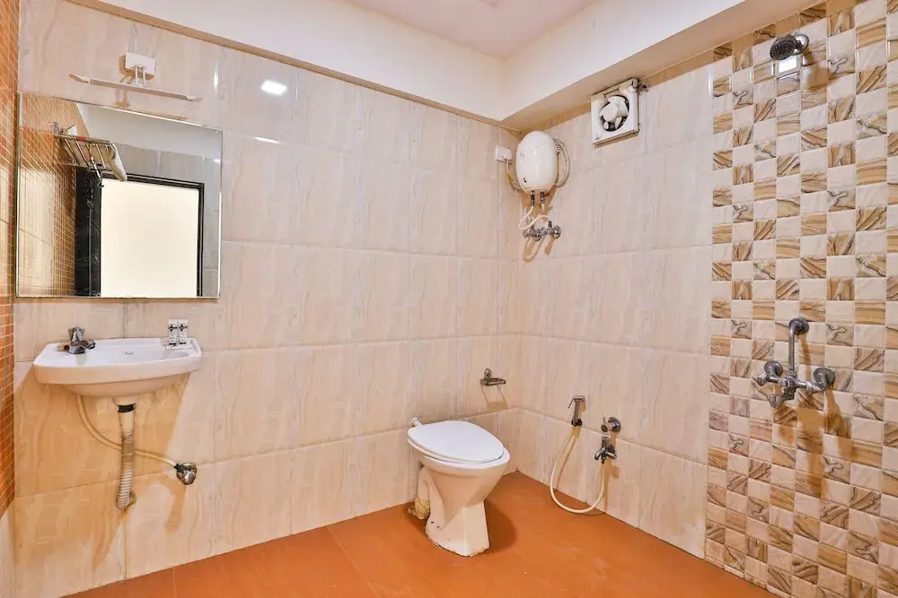 Oyo 24135 Hotel Anand Inn