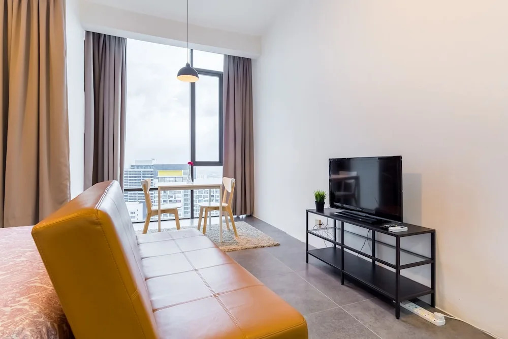 Luzzeri Suite Empire Damansara