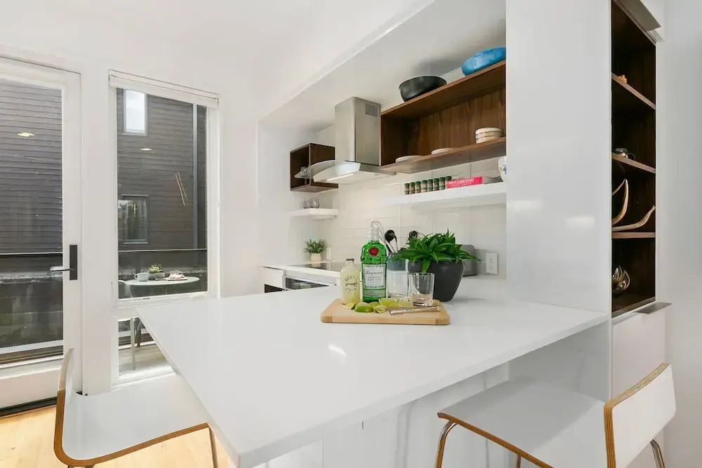 The Overlook - Luxe Old Town Condo w/ King Suite