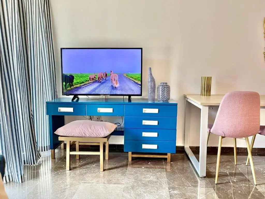 "new Retropolitan Club - Luxstay apt With Terrace In Patras"