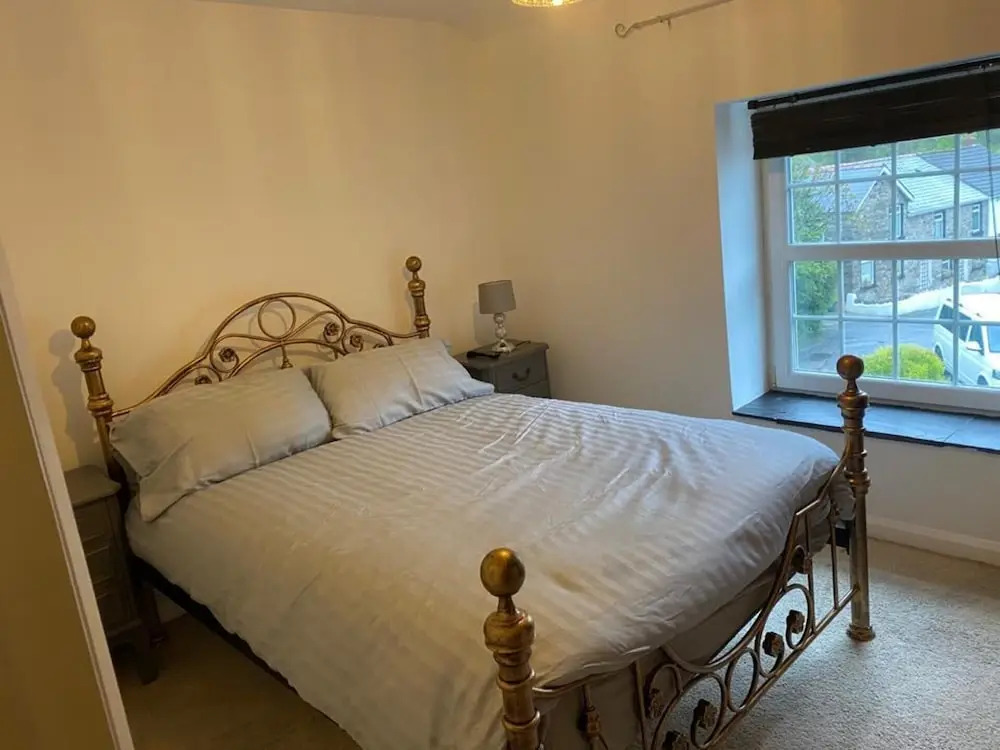 2-bed Cottage in in Welsh Valley Nr Swansea