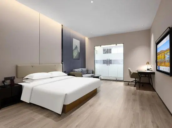 Blue Coast International Hotel (Guangzhou Baiyun Railway Station · Sanyuanli Metro Station)