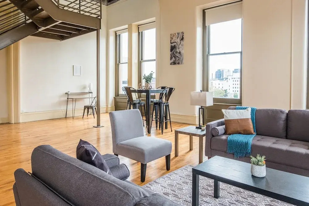 High-Rise Downtown Apts by Frontdesk