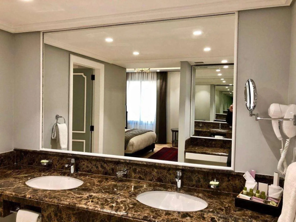 Le Bristol Hotel