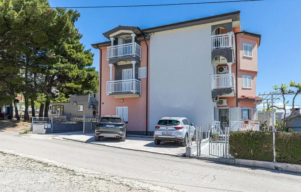 Amazing Apartment in Kastel Sucurac With Wifi and 3 Bedrooms