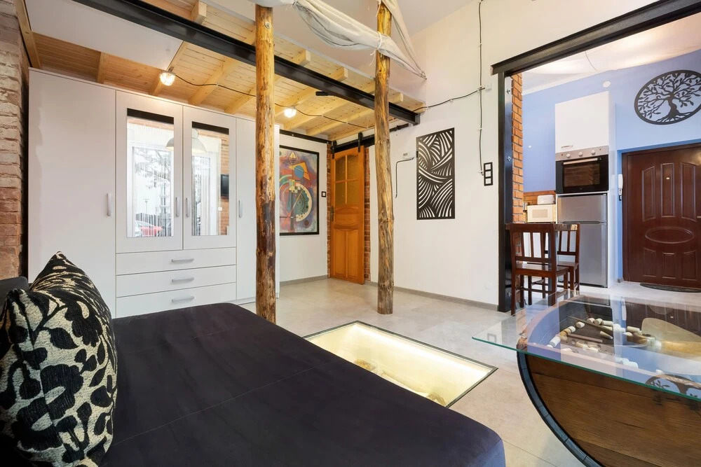 Stylish Apartment in Center by Renters
