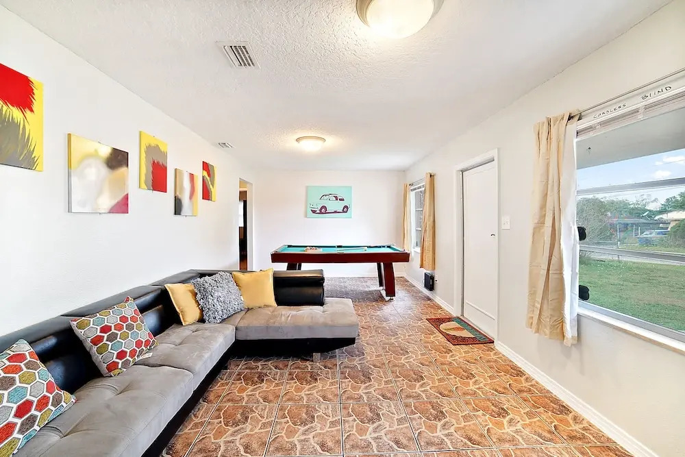3BR House in Tampa by Tom Well IG - 2911