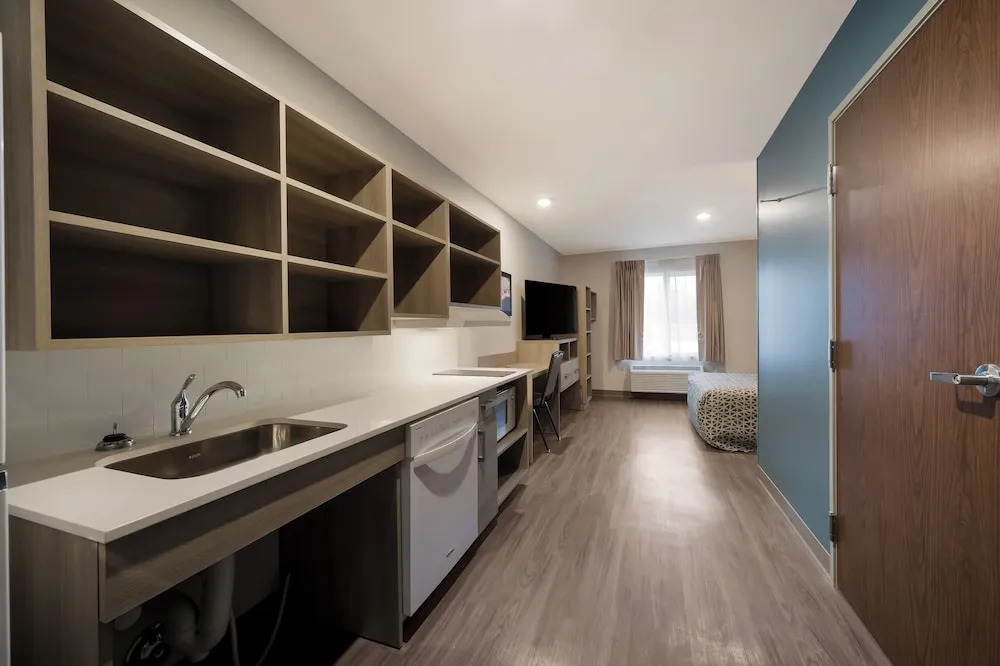 WoodSpring Suites East Lansing - University Area