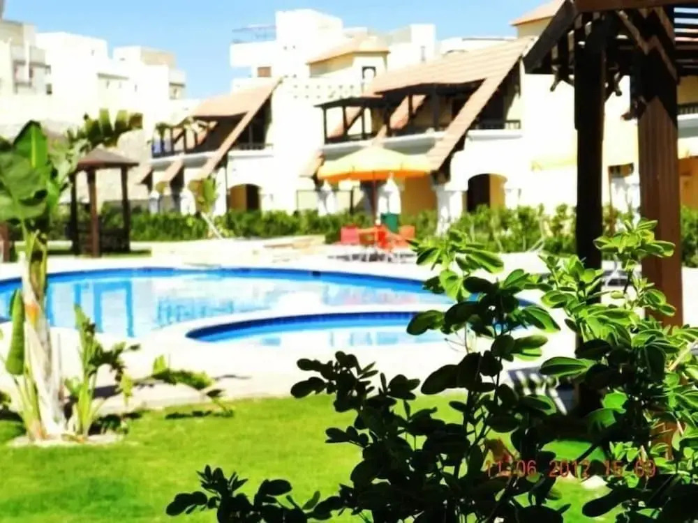 luxury pool View 2 bed chalet Golf porto Alamein شاليه فندقي جولف بورتو العلمين