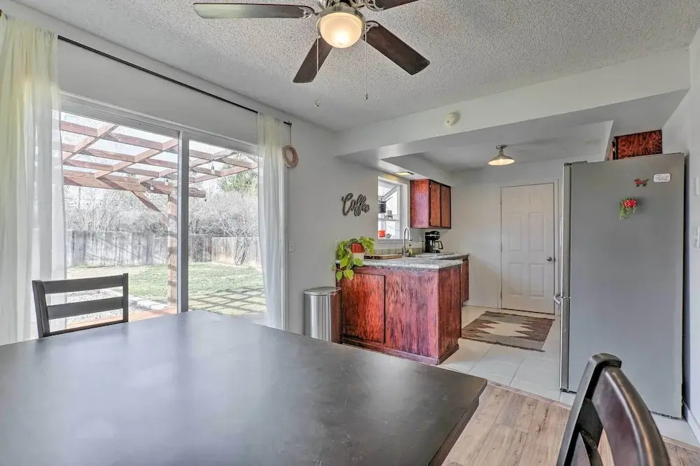 Relaxing Redmond Retreat: Golf, Hike & Ski!