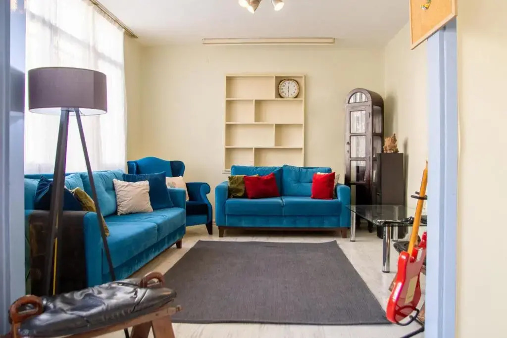 Vibrant and Central Flat in Karsiyaka Near Sea
