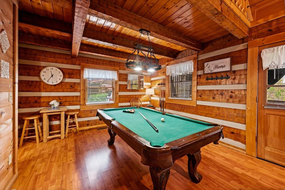 Hot Tub View Pool Table Fireplace Honeymoon