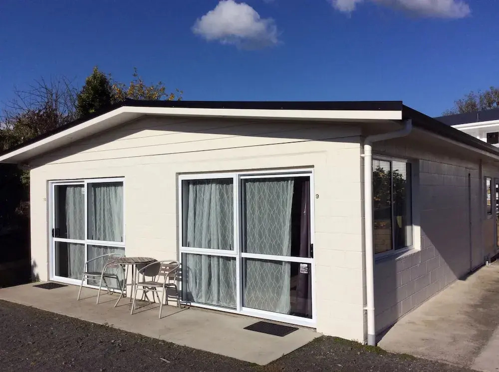 Racecourse Motel
