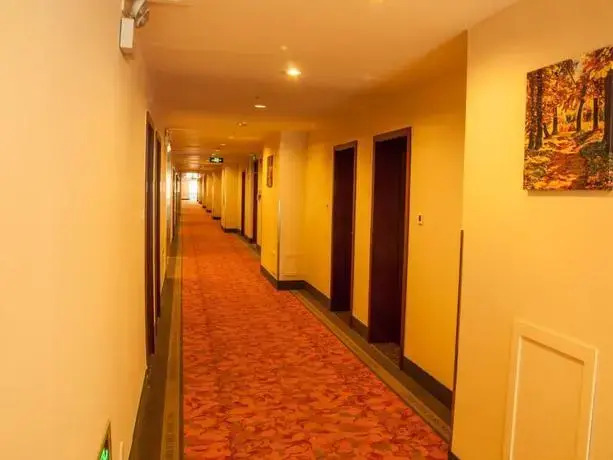 Отель GreenTree Inn Urumqi Qiming Yuan Business Branch