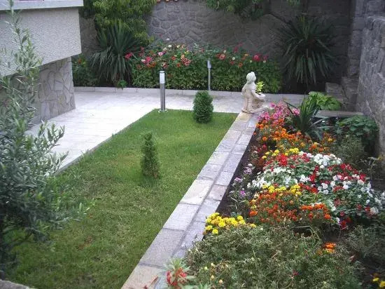 Yanevi Apartments