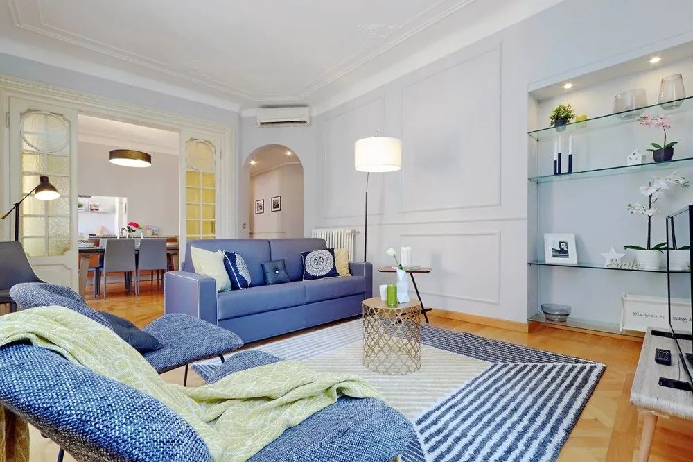 Hintown Austere Elegance