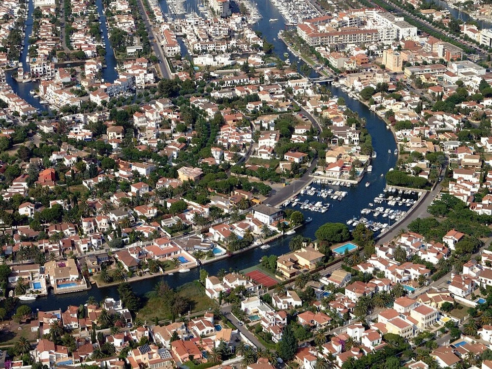 Apartment Overlooking the sea and the Port of Empuriabrava