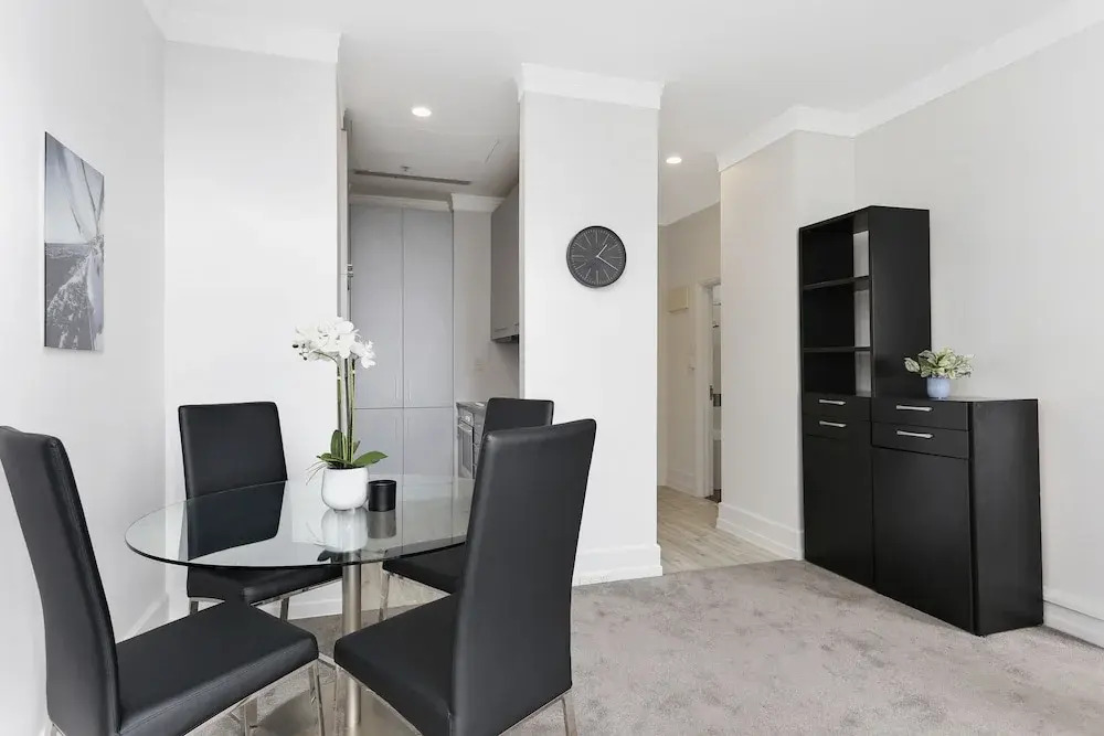 Renovated Apt with huge deck & car park