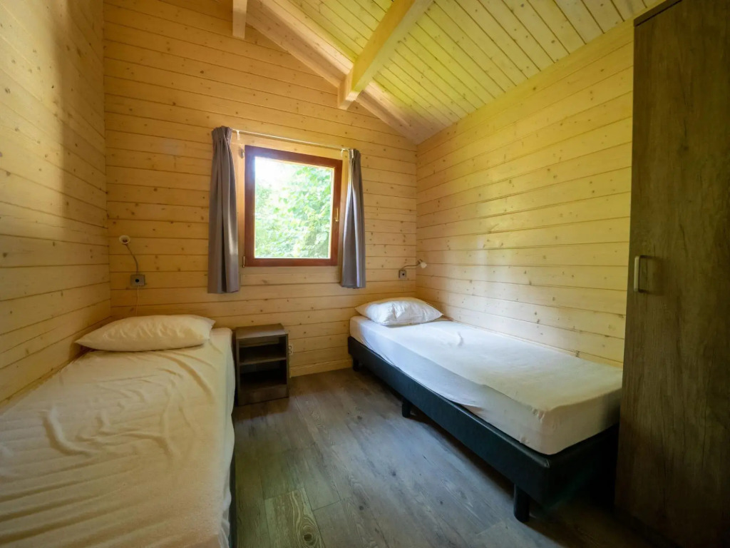 Nice chalet with combimicrowave, 20km from Utrecht