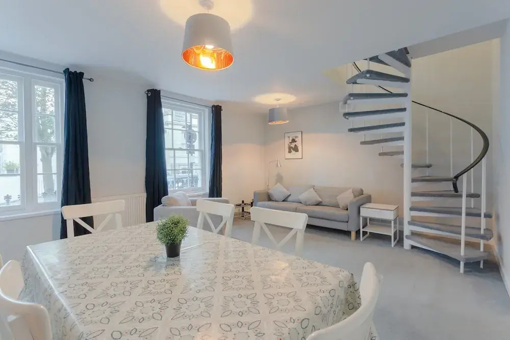 Gorgeous 3 Bedroom Apartment in Paddington