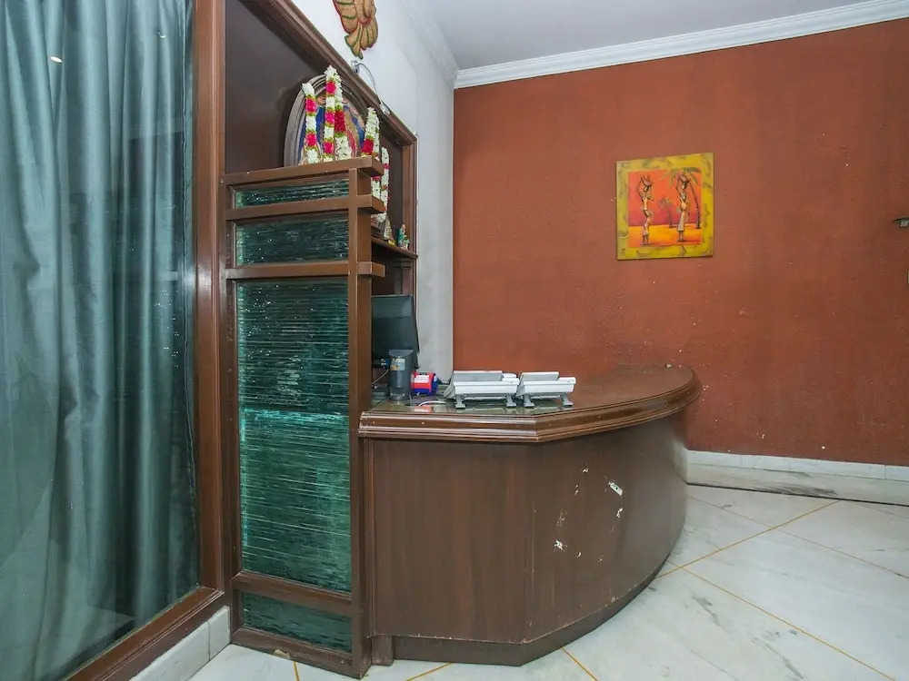 OYO 18762 Vaishnavi Residency
