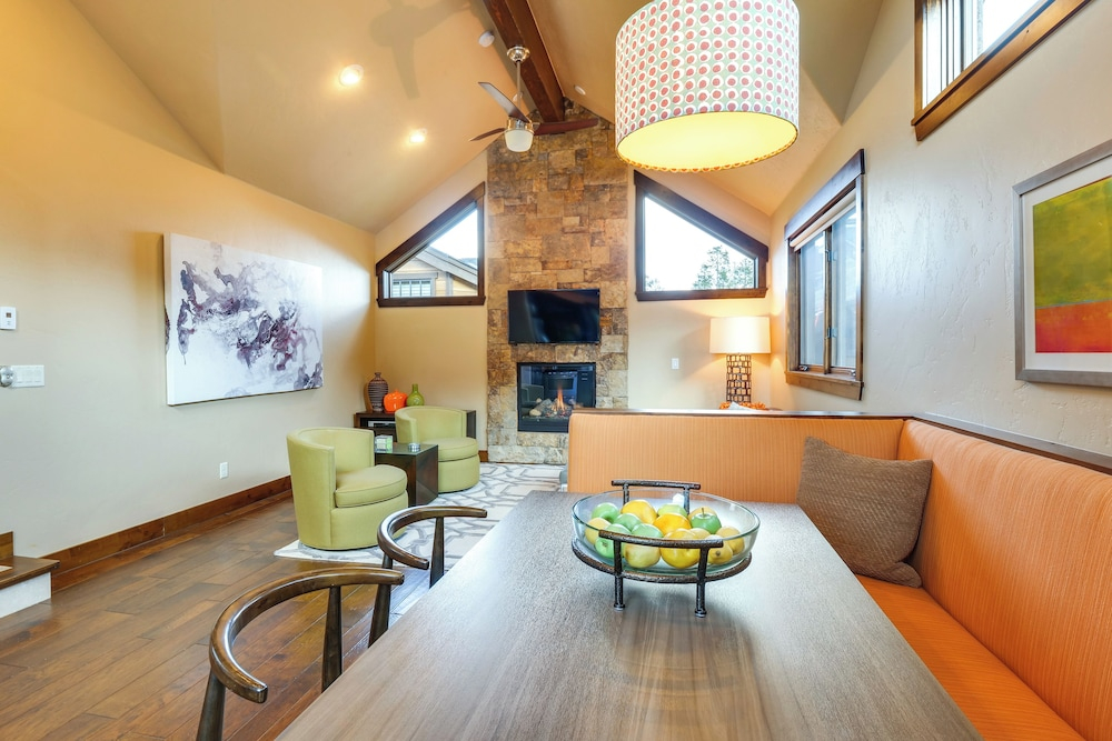 Frisco Condo w/ Rooftop Deck: Walk to Main St!