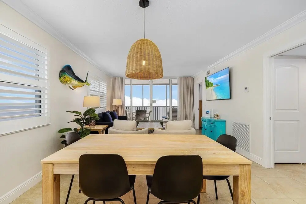 Beautiful Penthouse Condo - Corner Unit! 2 Bedroom Condo by RedAwning
