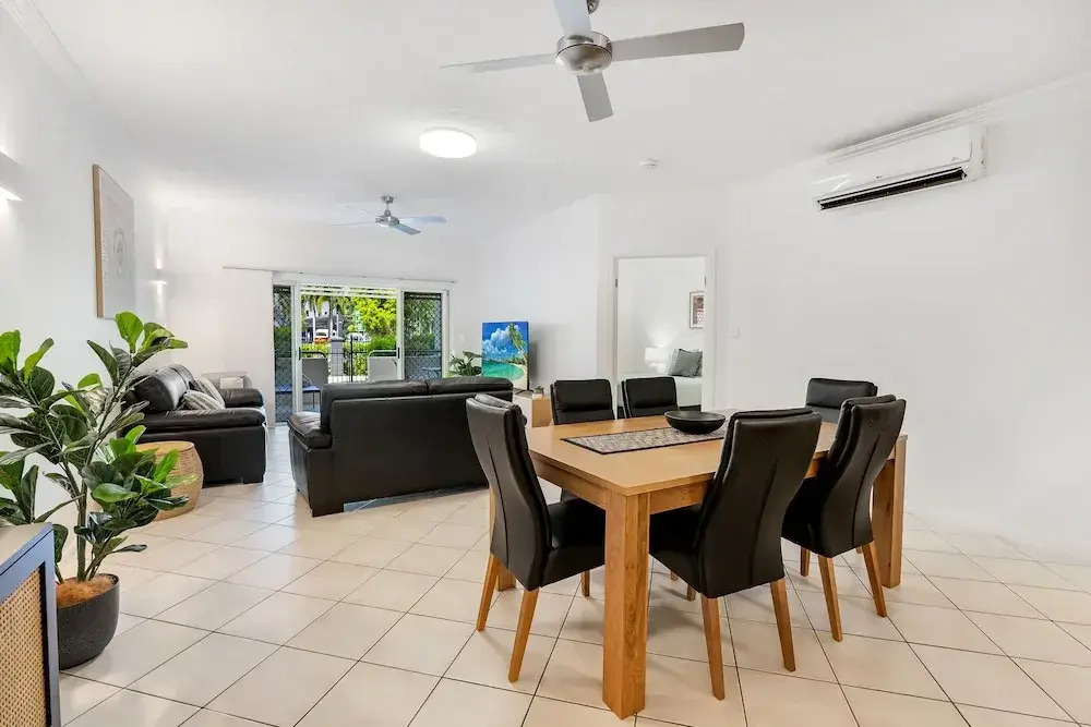Spacious 3-beds w Direct Access to Pool