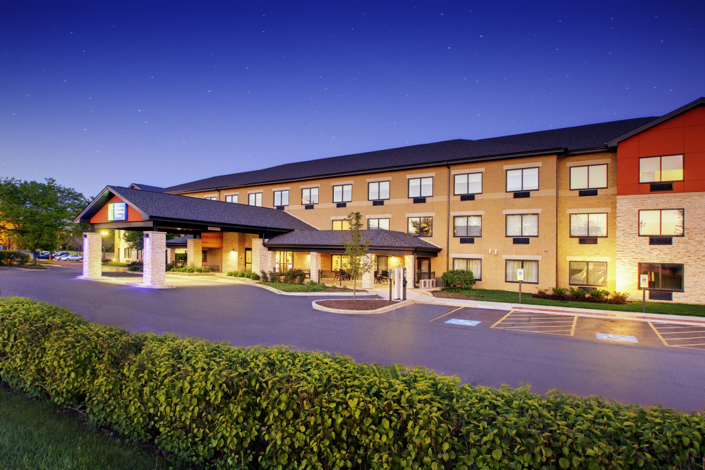 Holiday Inn Express & Suites Aurora - Naperville by IHG
