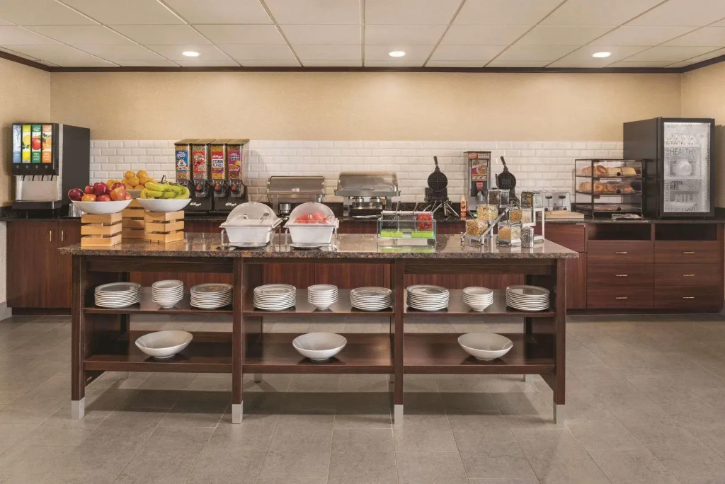 Country Inn & Suites by Radisson, Mt Pleasant-Racine West, WI