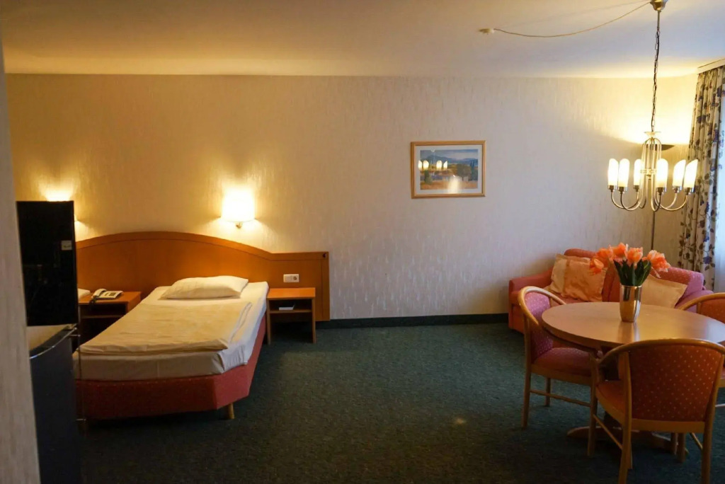 Hotel Circle Inn - Closest to Air Base