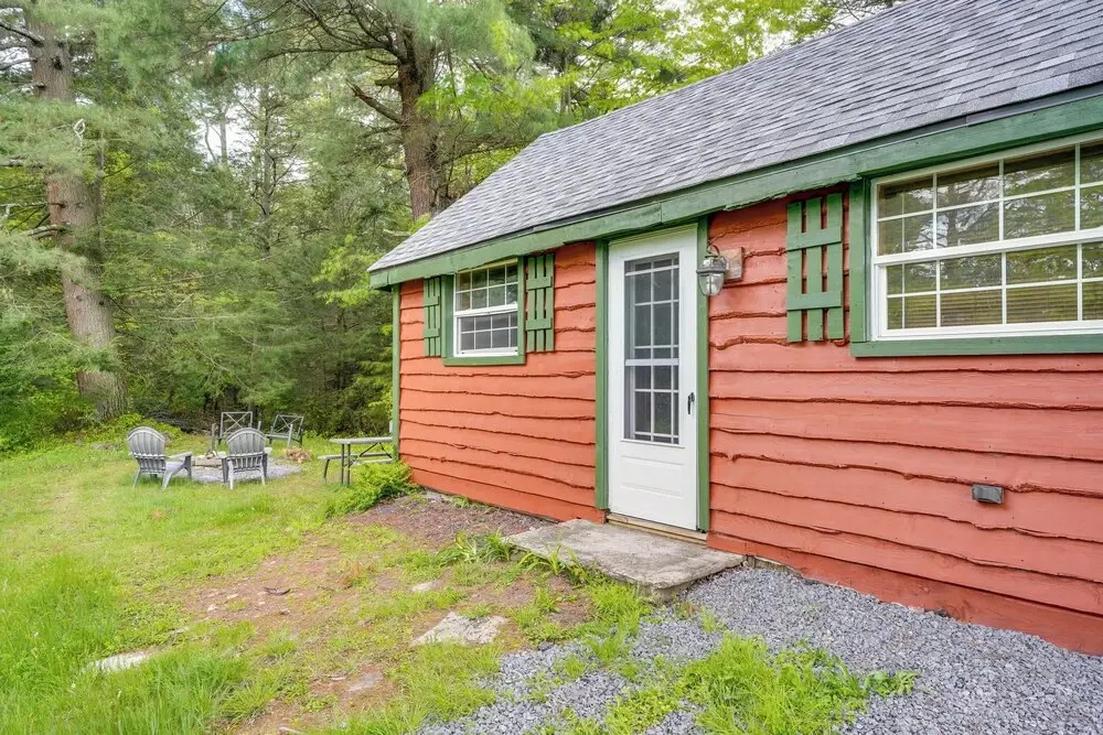 Pocono Couple's Getaway! Cute Cabin on 8 Acres